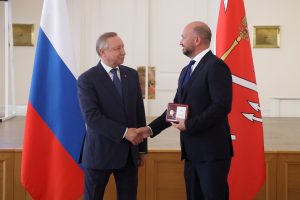 Александр Беглов вручил награды работникам строительного комплекса Петербурга