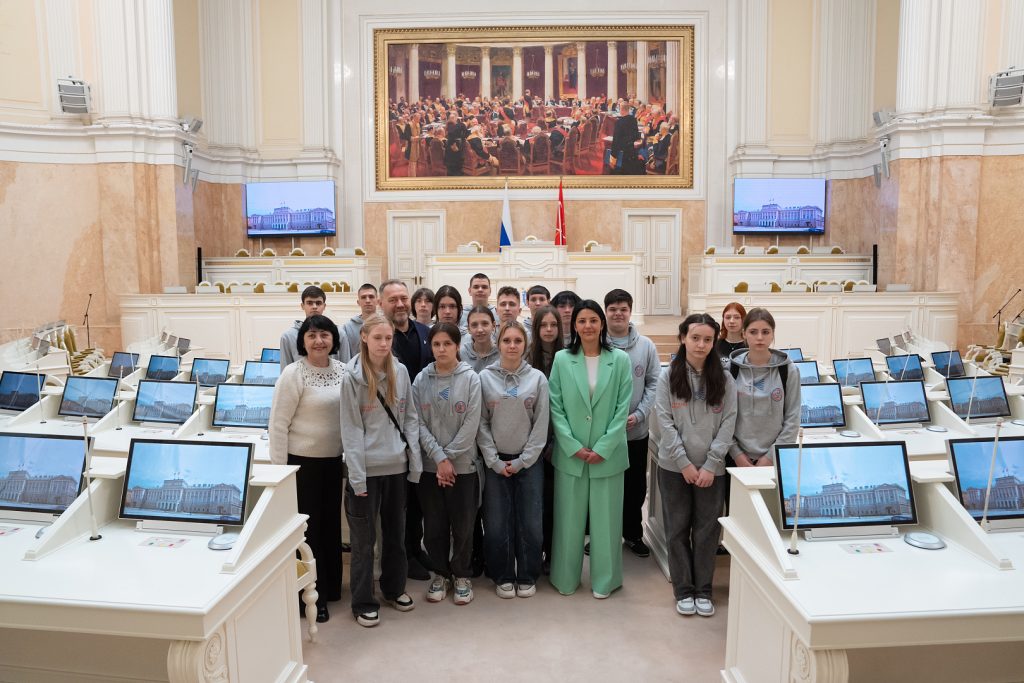 Александр Бельский приветствовал мариупольских школьников